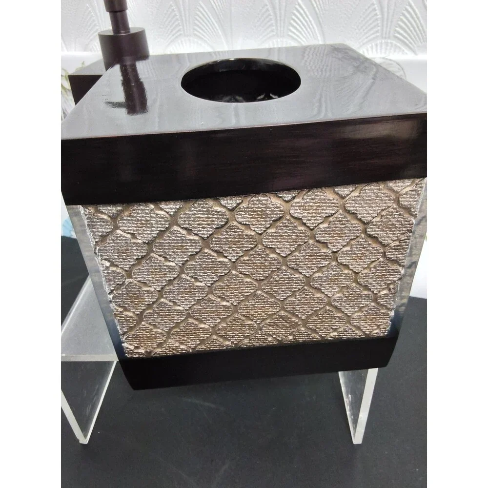 Dahlia Square Tissue Box With Matching Soap Bottle